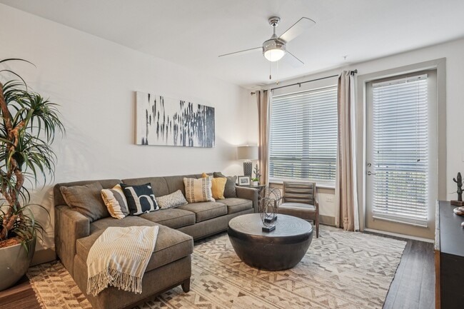 Infinity at the Rim in San Antonio, TX - Building Photo - Building Photo