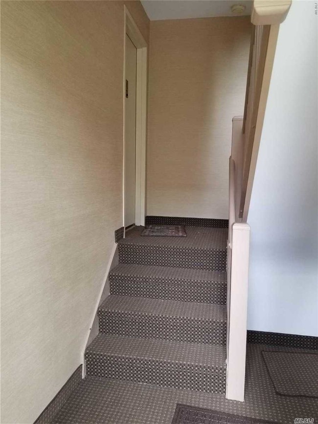 1800 Shipley Ave-Unit -3 in Valley Stream, NY - Foto de edificio - Building Photo