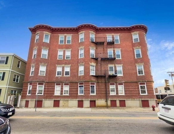 526 Western Ave in Lynn, MA - Foto de edificio - Building Photo