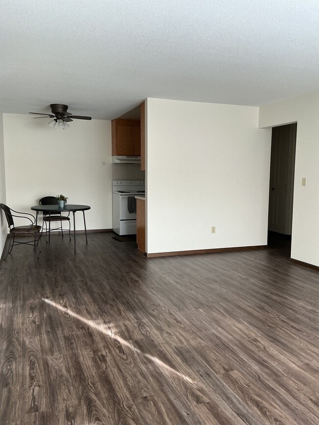 Rose 8 Estates in Roseville, MN - Building Photo - Building Photo