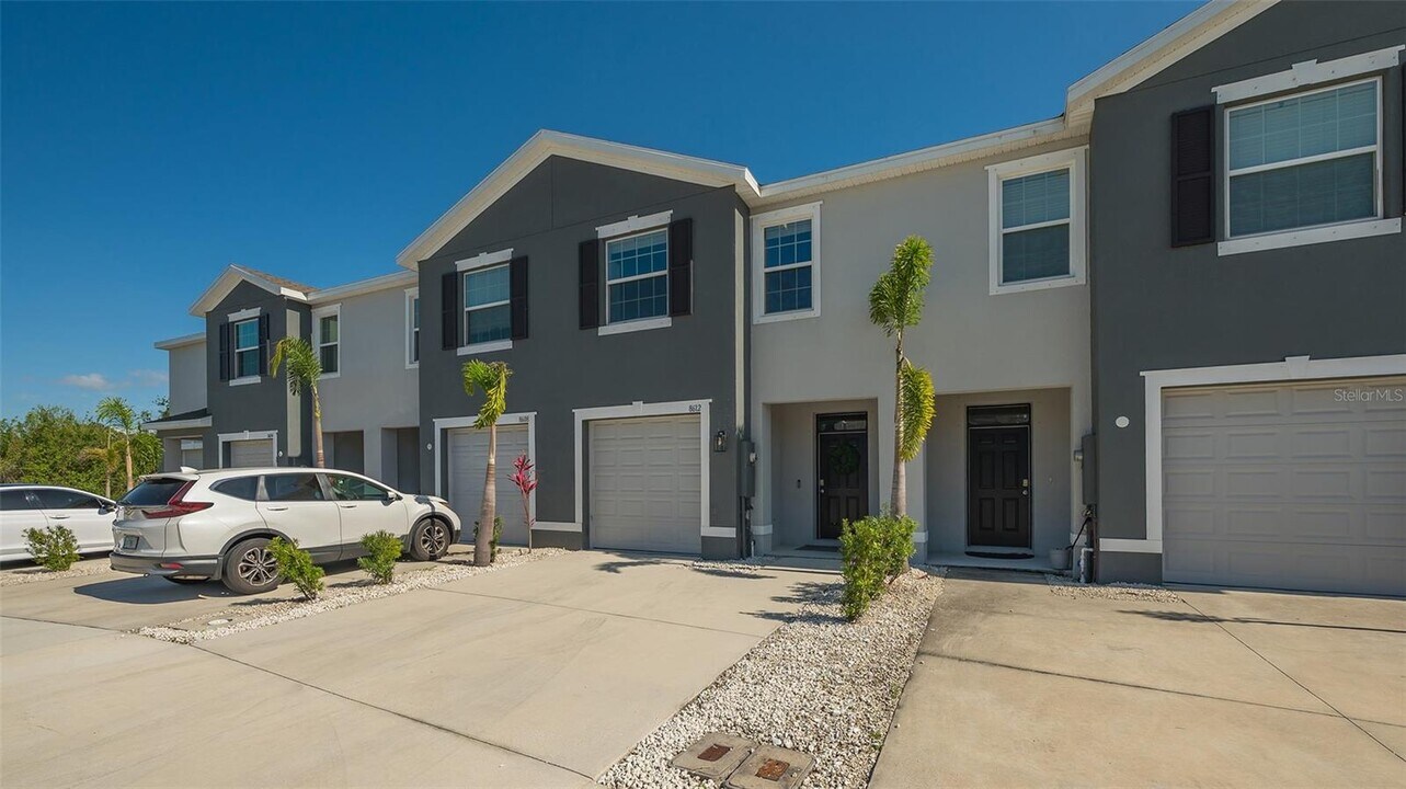 8612 Milestone Dr in Sarasota, FL - Building Photo