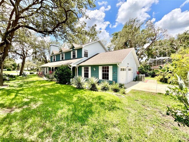 8834 Whispering Oaks Trail in New Port Richey, FL - Building Photo - Building Photo