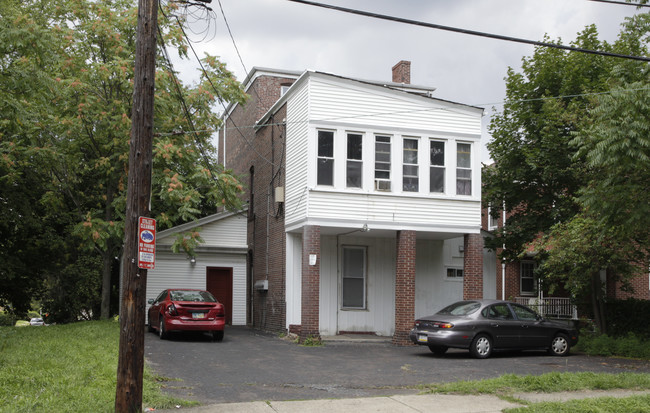 824 N Negley St in Pittsburgh, PA - Foto de edificio - Building Photo