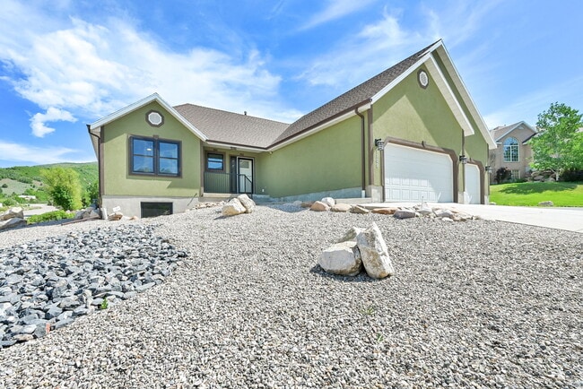 property at 5108 E Wolf Rdg Cir