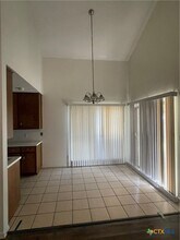 513 Camelot Dr in Victoria, TX - Foto de edificio - Building Photo