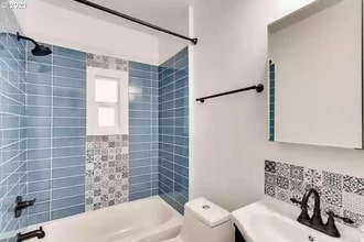 614 11th St in Oregon City, OR - Foto de edificio - Building Photo