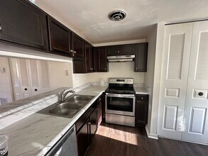 9633 Springfield Woods Ct. in Glen Allen, VA - Foto de edificio - Building Photo