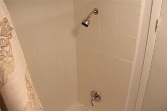 2702 NE 9th Ave in Wilton Manors, FL - Building Photo - Building Photo