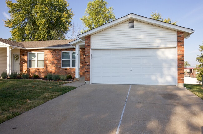 7 Windstream Court in St. Peters, MO - Foto de edificio - Building Photo