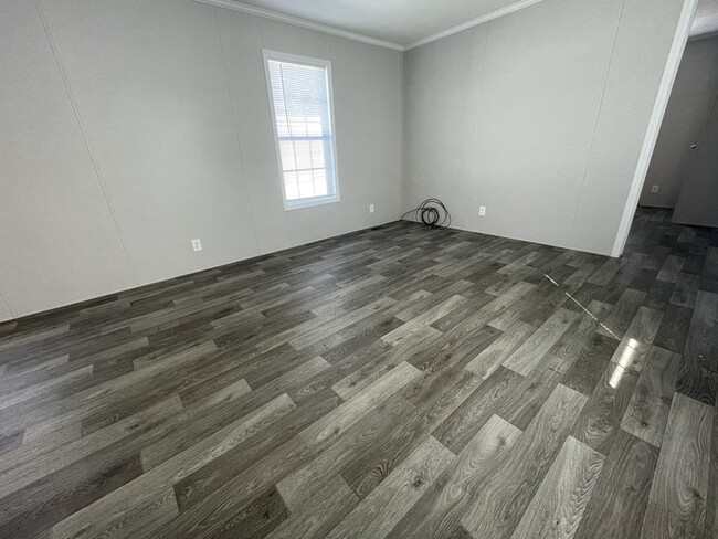 15836 Croatia Dr in Clinton Township, MI - Building Photo - Building Photo
