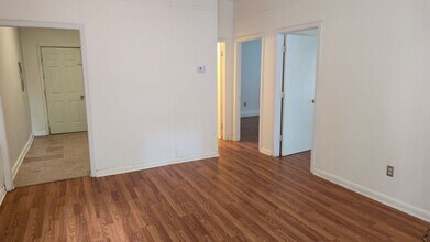 1327 Leaphart St in West Columbia, SC - Building Photo - Building Photo