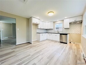 365 Fisher Rd in West Seneca, NY - Building Photo - Building Photo