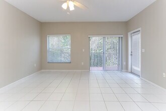 1117 NW 97th Dr in Coral Springs, FL - Foto de edificio - Building Photo