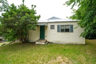 213 Pine St in Bessemer, AL - Building Photo - Building Photo