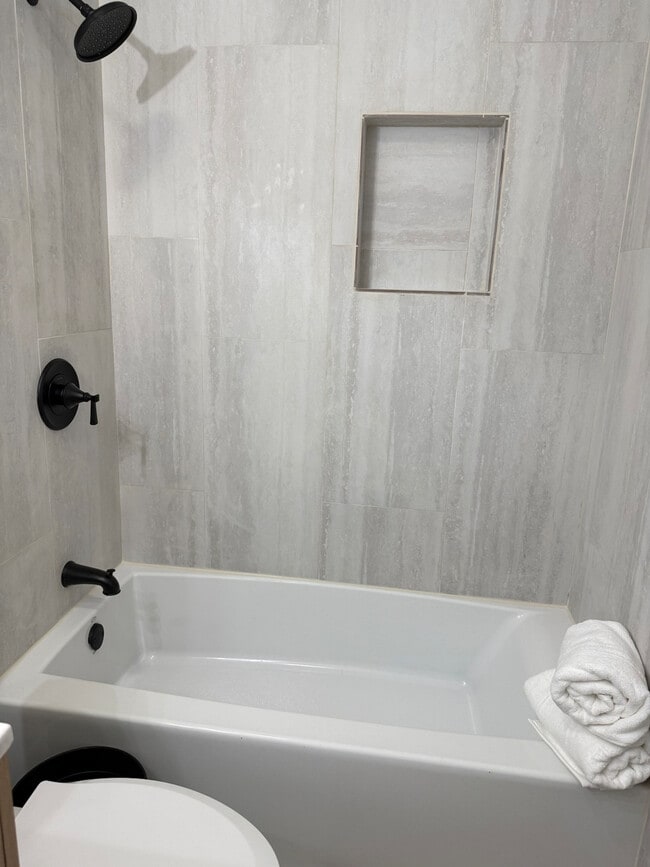 3210 Northeast Dr, Unit SI ID1385482P in Austin, TX - Foto de edificio - Building Photo