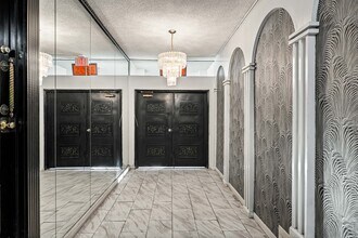 2065 Rodney Drive in Los Angeles, CA - Building Photo - Building Photo