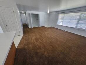 2166 Carriage Crest Dr in Carson City, NV - Building Photo - Building Photo