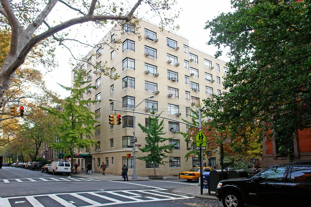 100 Remsen St in Brooklyn, NY - Building Photo