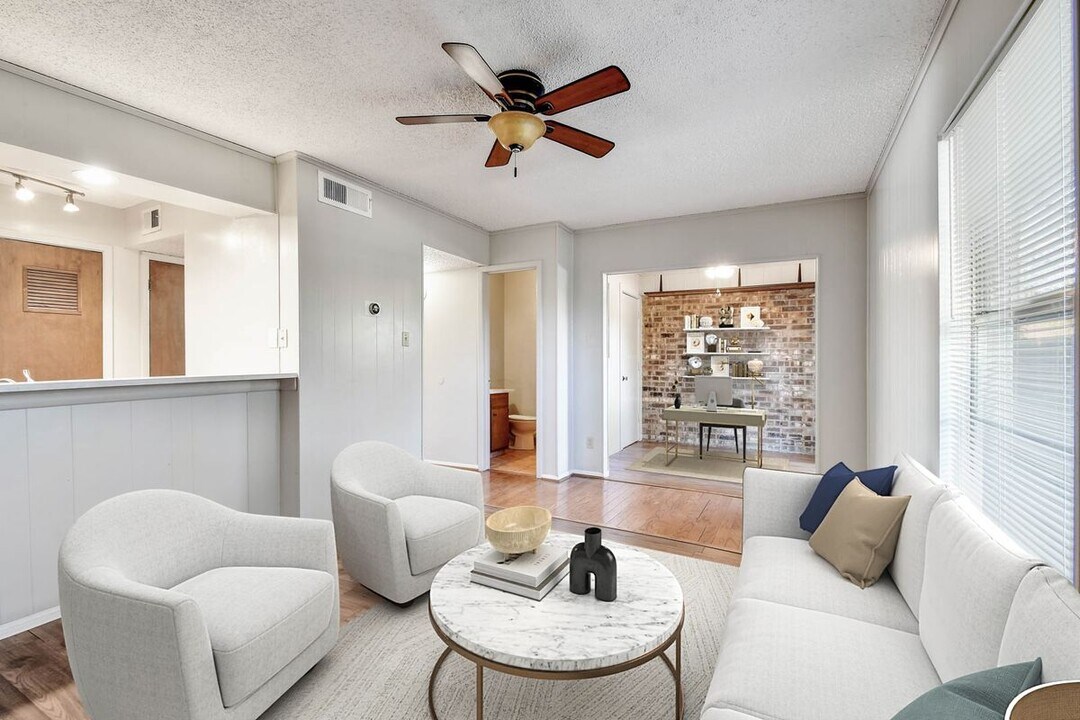 5423 Callaghan in San Antonio, TX - Building Photo