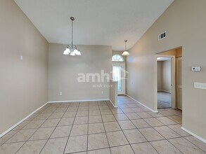 11320 Clayridge Dr in Tampa, FL - Foto de edificio - Building Photo