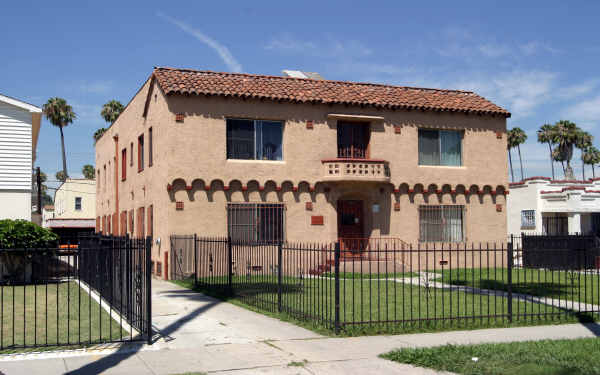 4721 9th Ave in Los Angeles, CA - Building Photo