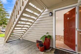 14200 NE 171st St in Woodinville, WA - Building Photo - Building Photo