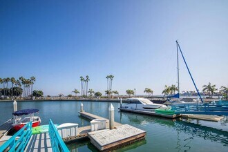 8 Antigua Ct in Coronado, CA - Foto de edificio - Building Photo