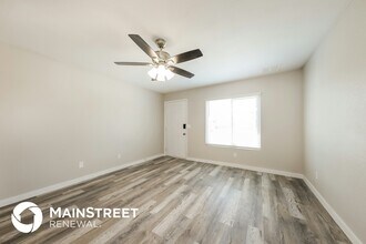 318 W 18th Ave in Apache Junction, AZ - Foto de edificio - Building Photo