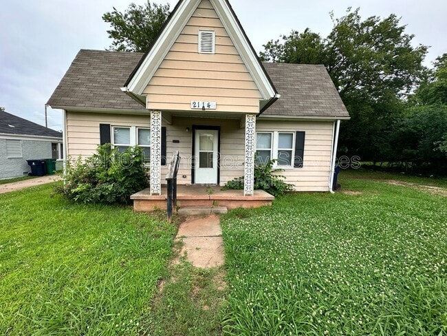 property at 2114 Glen Ellyn St