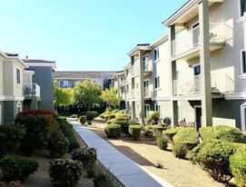 VINTAGE AT SEVEN HILLS 55+ COMMUNITY in Henderson, NV - Building Photo - Building Photo