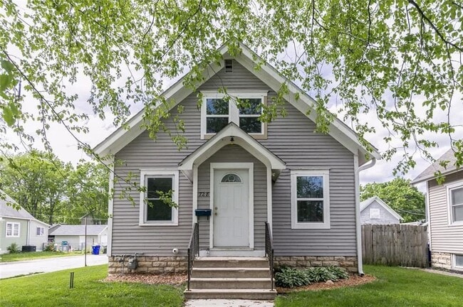 property at 728 5th Ave SW