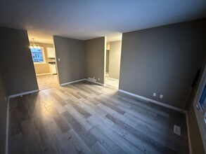 607-613 13 St in Cold Lake, AB - Building Photo - Building Photo