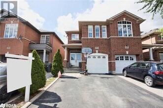 158 Breton Ave in Mississauga, ON - Building Photo - Building Photo