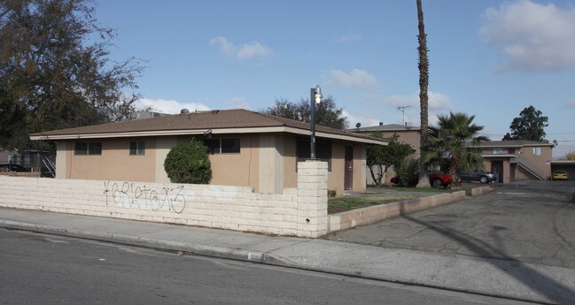 Rancho Apartments in Riverside, CA - Foto de edificio - Building Photo