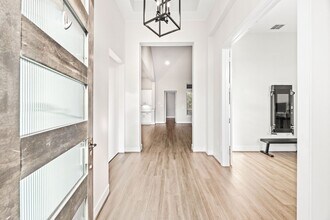 571 Englewood Ln in Castroville, TX - Building Photo - Building Photo