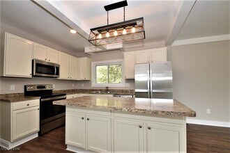7984 Chagrin Rd in Chagrin Falls, OH - Building Photo - Building Photo