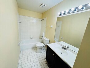 3449 NW 44th St, Unit # 202 in Lauderdale Lakes, FL - Building Photo - Building Photo