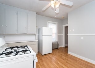 21 Gardner St in Waltham, MA - Building Photo - Building Photo