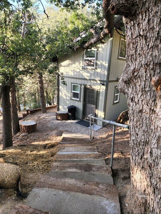 52832 Fosteriyah in Idyllwild, CA - Building Photo