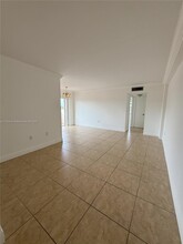 22 Salamanca Ave in Coral Gables, FL - Building Photo - Building Photo