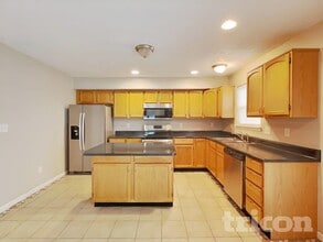 1963 Central Park Blvd W in Greenwood, IN - Foto de edificio - Building Photo