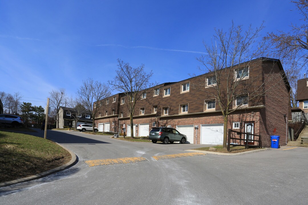 1-82 Water Wheelway in Toronto, ON - Building Photo