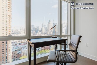 450 W 42nd St in New York, NY - Building Photo - Building Photo