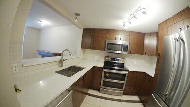 7428 Southwynde Ave in Burnaby, BC - Building Photo - Building Photo