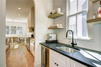 1268 Hayes Dr SE in Smyrna, GA - Building Photo - Building Photo