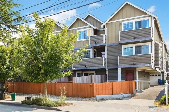 property at 11014 Greenwood Ave N