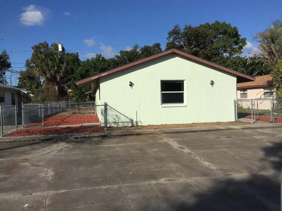 5713 Cheyenne Dr in Holiday, FL - Building Photo