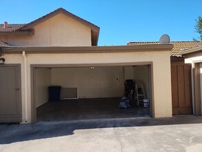 3545 Fountain Way in Modesto, CA - Foto de edificio - Building Photo