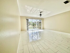 996 Hampton Cir in Naples, FL - Building Photo - Building Photo