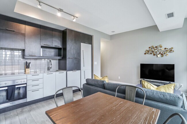 25 Nelson St in Toronto, ON - Building Photo - Building Photo